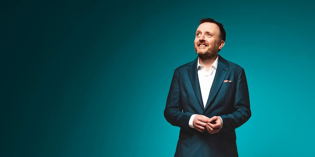 Hero image for homepage featuring Chris McCausland - Yonks!